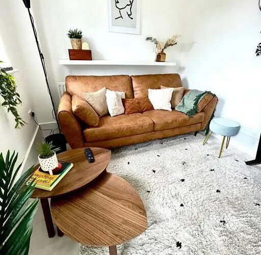 High-End 2 Bed Maisonette In Beaulieu Park