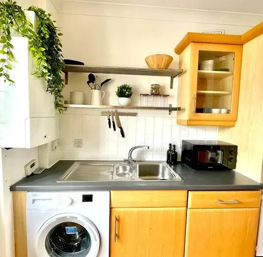 High-End 2 Bed Maisonette In Beaulieu Park